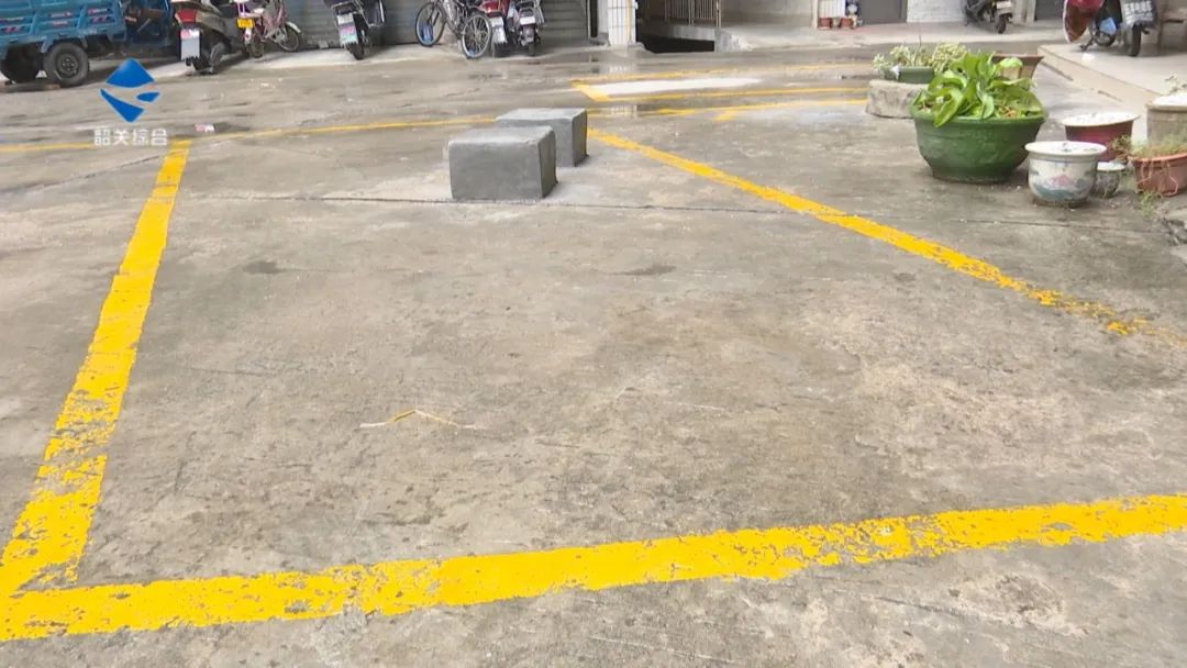 DƬ